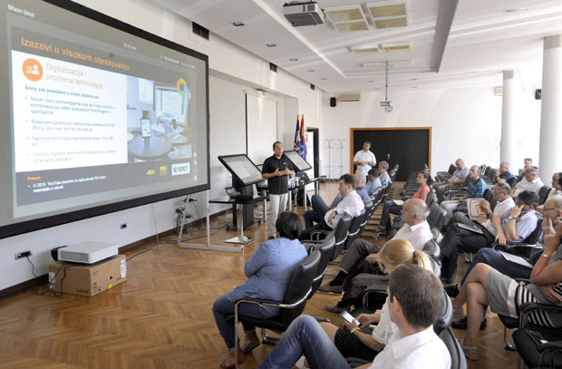 Тимски рад у паметној учионици